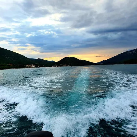 Bougainvillea--apartment By The Sea *
