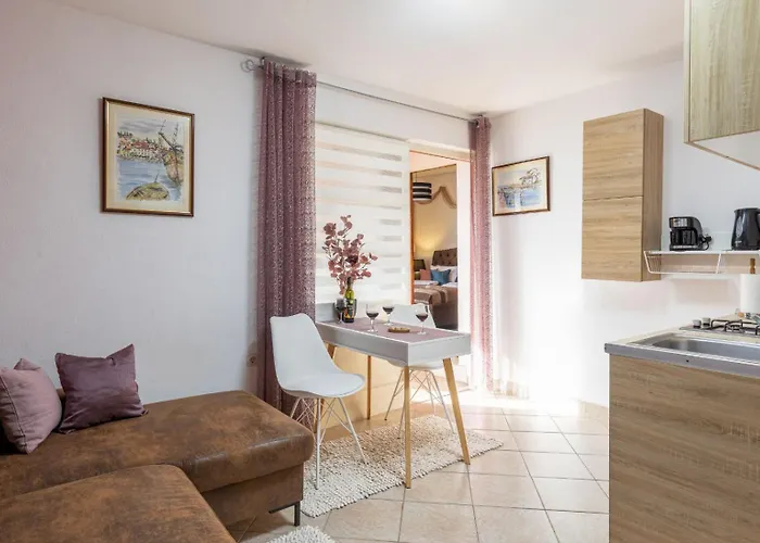 Bougainvillea--apartment By The Sea * Ston