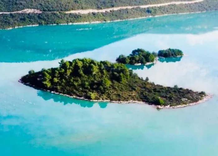 Appartamento Bougainvillea--apartment By The Sea