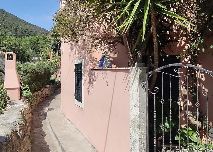 Appartamento Bougainvillea--apartment By The Sea