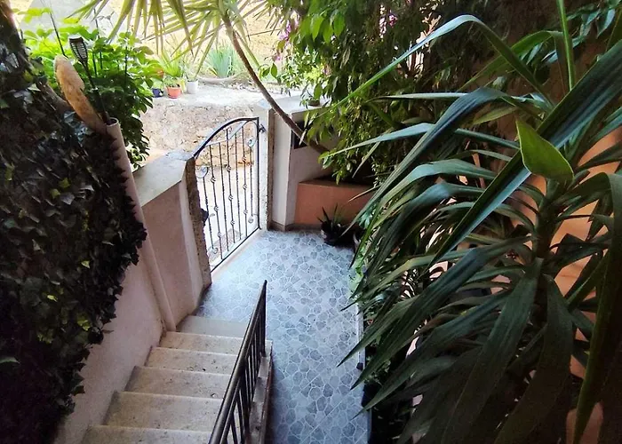 Bougainvillea--apartment By The Sea *