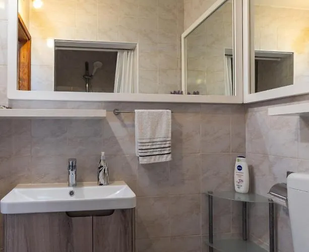 Apartament Bougainvillea--apartment By The Sea *