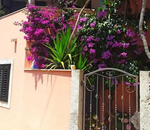 Bougainvillea--apartment By The Sea *